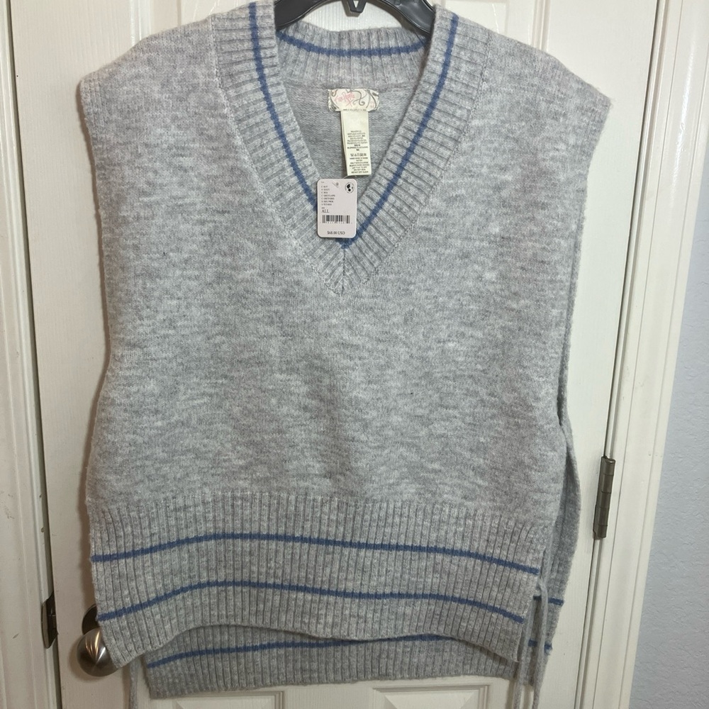 Free People Gray V-Neck Poncho Vest with Blue Accents One size.01/2025/0008
